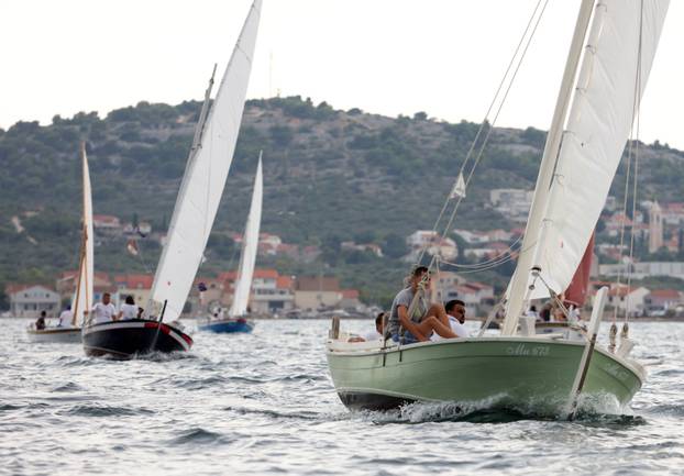 FOTO Čuvari stoljetne tradicije: Drveni brodovi utrkivali se na 'Regati za dušu i tilo' u Betini