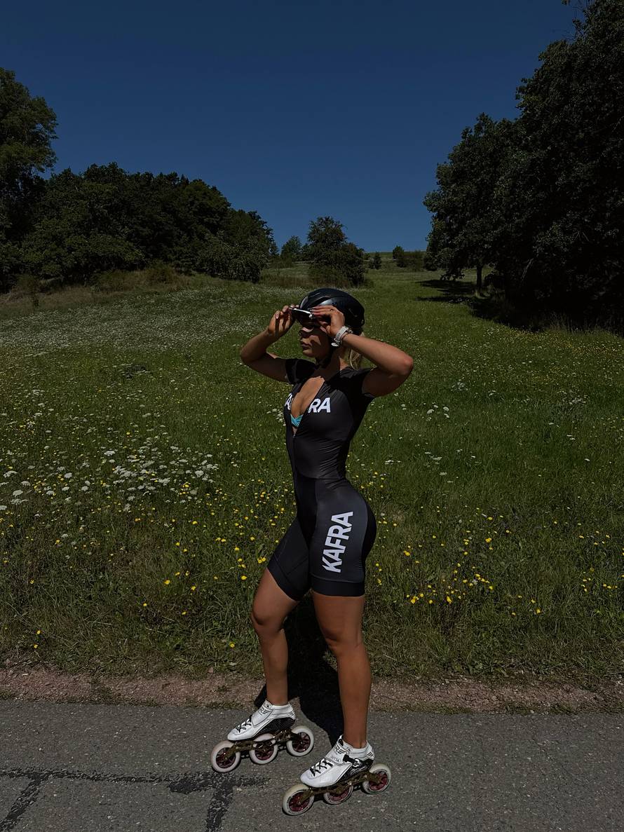 FOTO Jutta iz klizaljki uskočila u badić! Evo što radi nakon Igara