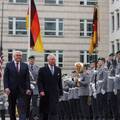 Opsadno stanje u Berlinu zbog posjeta Charlesa: Kralja čuvaju i specijalno obučeni psi tragači
