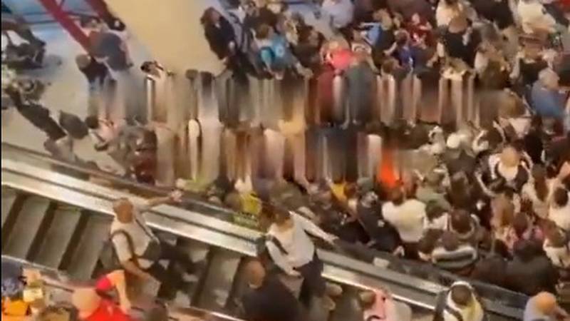 Tisuće blokirane u moskovskim zračnim lukama zbog napada Ukrajinaca: Spavaju na podu