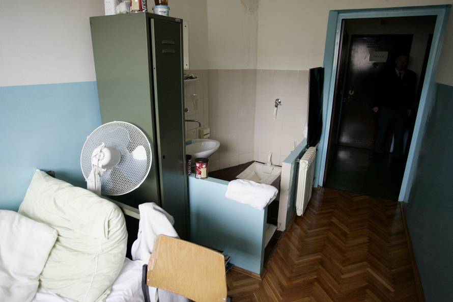 'Nema privilegija, u zatvoru su baš svi isti. Buđenje je  u 7 sati'