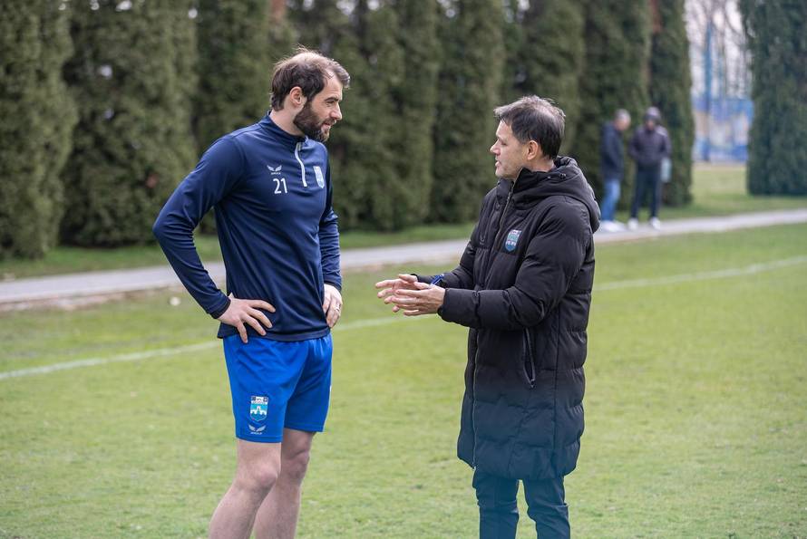 Osijek: Novi trener NK Osijek, Borimir Perković, na prvom treningu nakon remija sa Dinamom