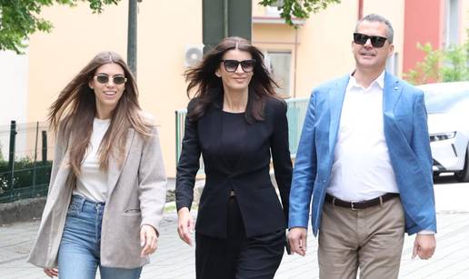 Kći Josipe Pleslić privukla je pažnju s majkom na biralištu: Katju je dobila u prvom braku