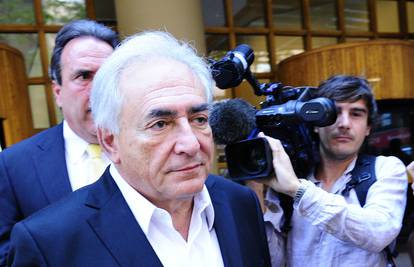 Straussa Kahna pustili su iz pritvora, sobarica lagala policiji