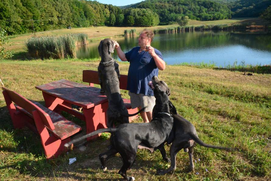 Doga Chosen uči biciklirati: Baka mu je vozila automobil