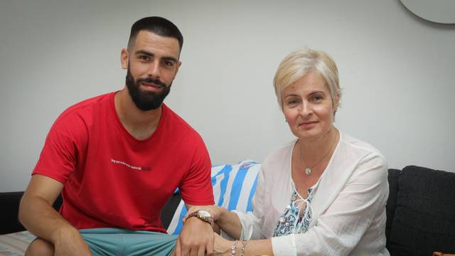 Robert Perić Komšić, nogometaš iz Vinkovca koji je donirao jetru majci