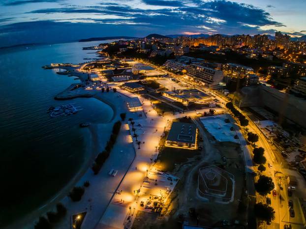 Noćne fotografije novouređenog Žnjanskog platoa