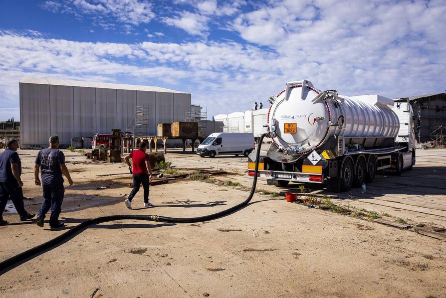 Sanacija mazuta u kaštelanskom zaljevu