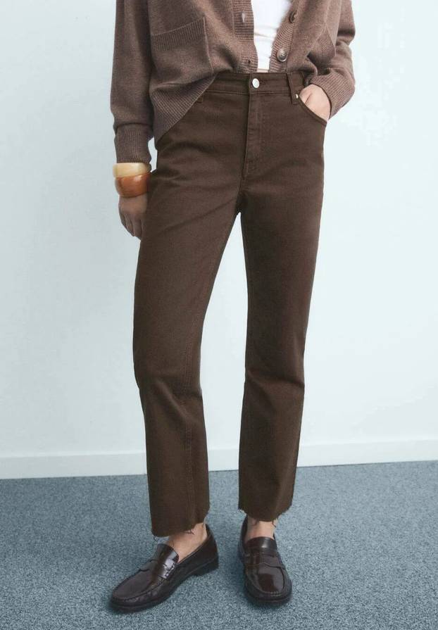 Smeđe traperice su jesenski hit: Donosimo najbolje i najjeftinije