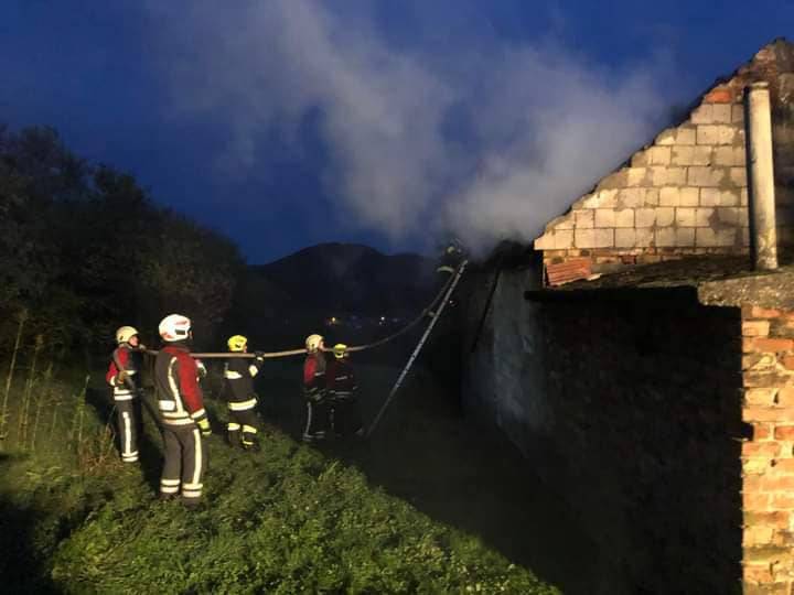 Požar na Sve svete: Izgorjela obiteljska kuća u Novom Marofu