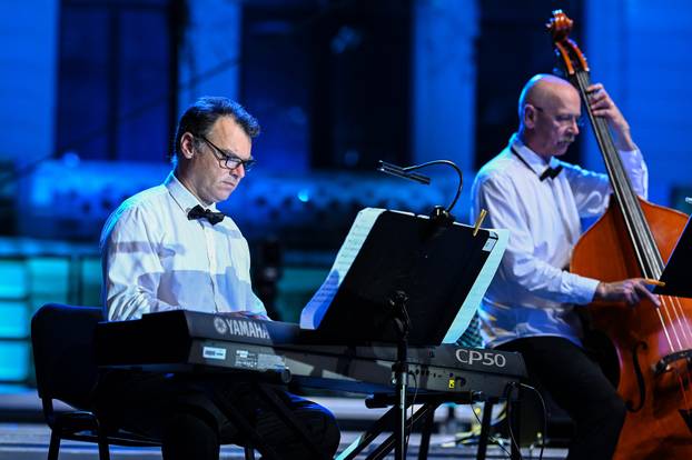 Zagreb Classic Open Air: Jazz orkestar HRT-a nastupio pod ravnanjem Mirona Hausera
