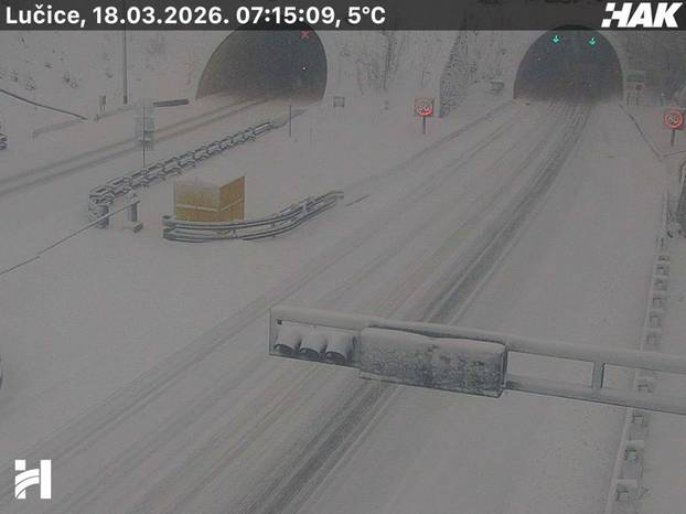 FOTO Snijeg pao na Sljemenu, zatrpana i A6, šleperi ne smiju prema Istri, pogledajte snimke