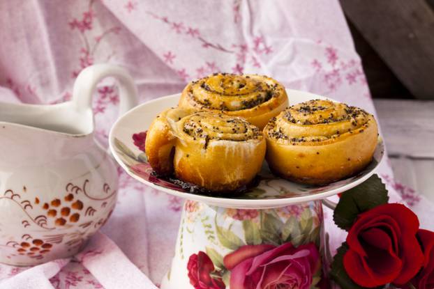 buns with poppy seeds