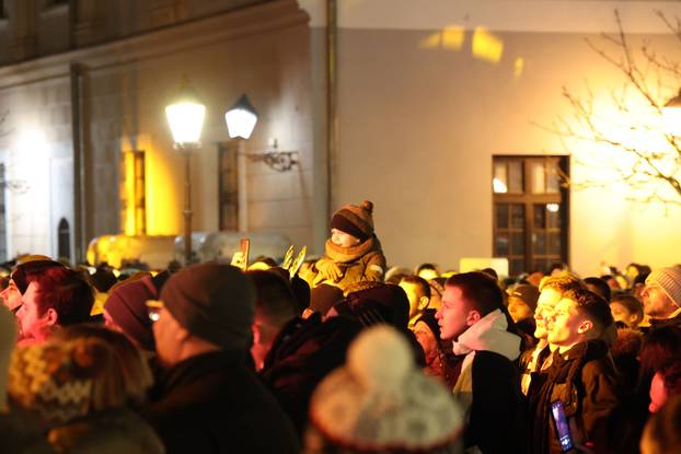 Osječani i njihovi gosti u novu 2026. godinu ušli su uz zvukove legendarnog Miroslava Škore