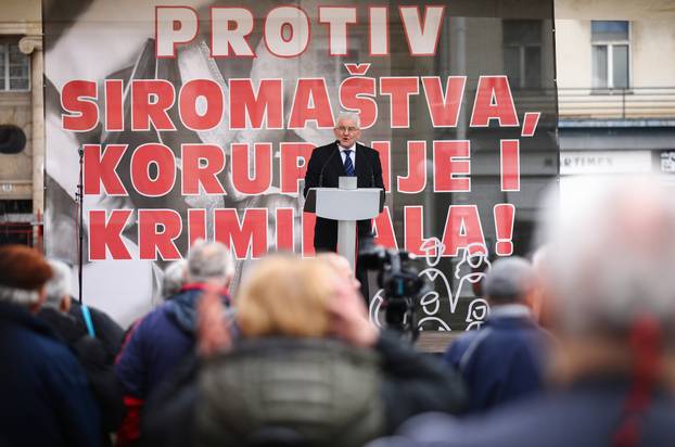 Zagreb, Prosvjed umirovljenika protiv siromaštva, korupcije i kriminala na glavnom gradskom Trgu