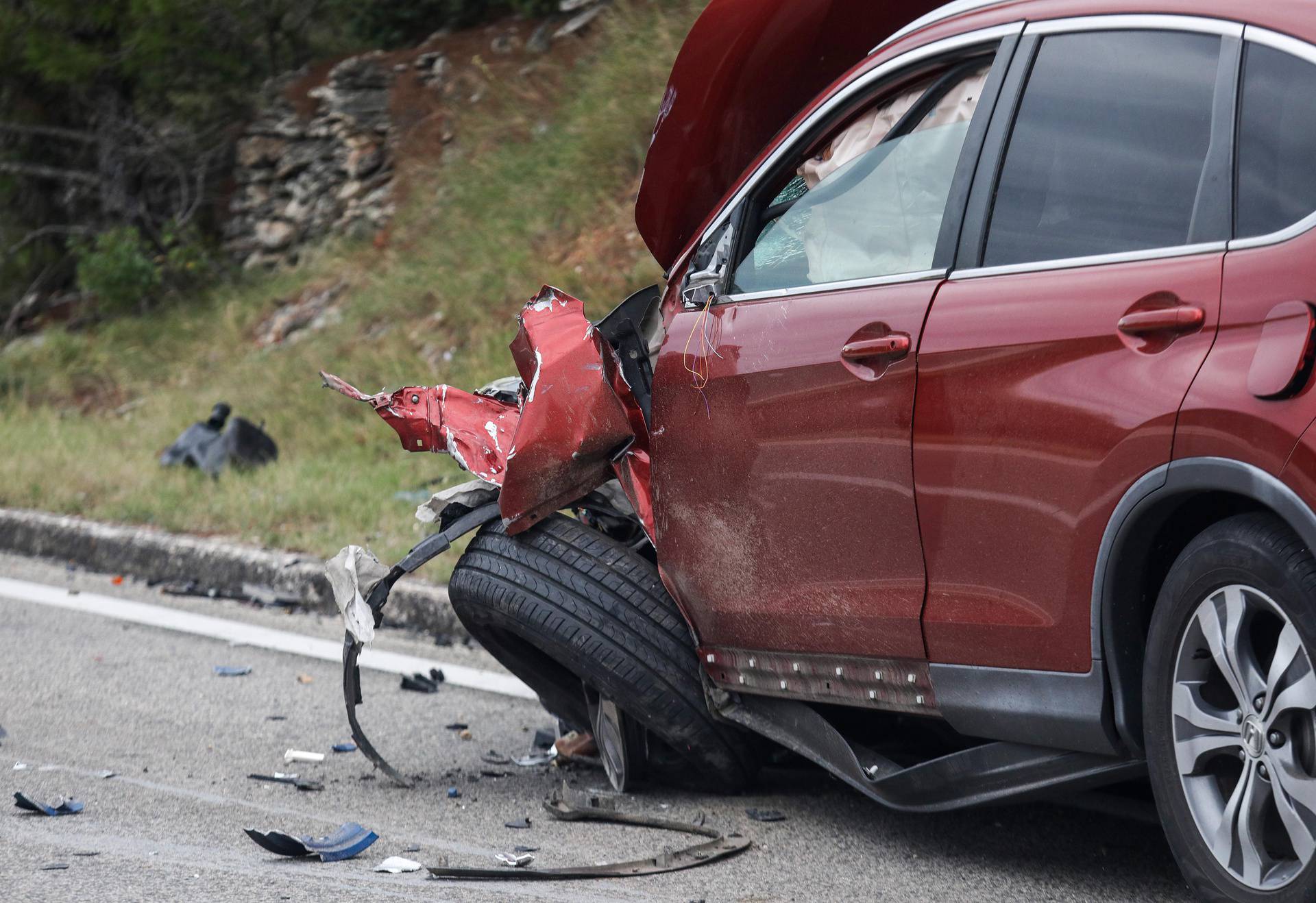 Teška prometna nesreća na Murteru: U sudaru dva auta i motocikla jedan poginuli