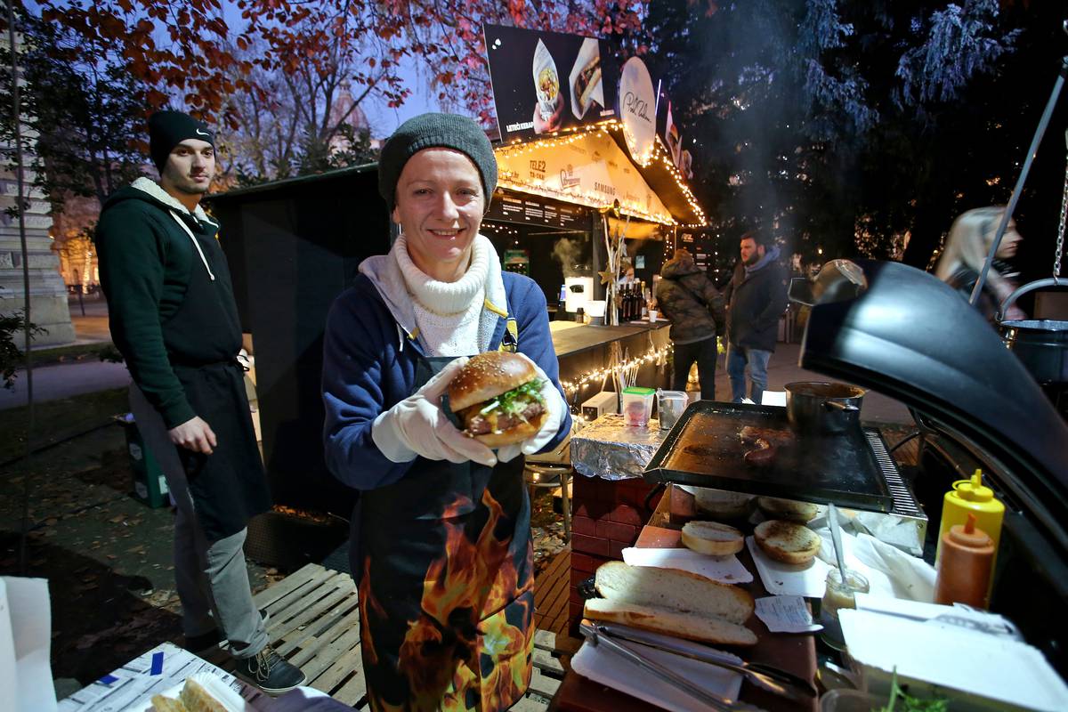 Advent u Zagrebu: Ponuda hrane i pića nikad nije bila bolja