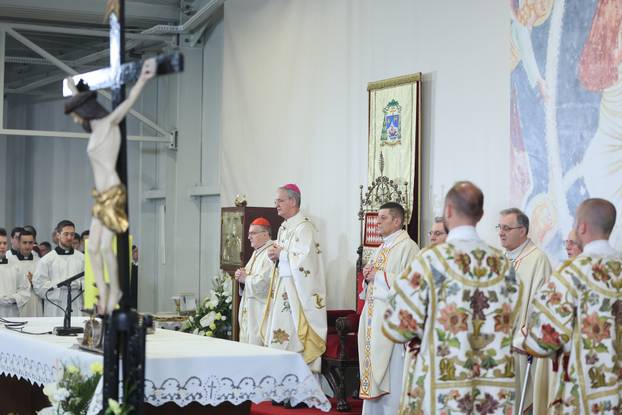 Zagreb: Svetu misu u povodu Uskrsa predvodio je mons. Drazen Kutleša, zagrebački nadbiskup i metropolit
