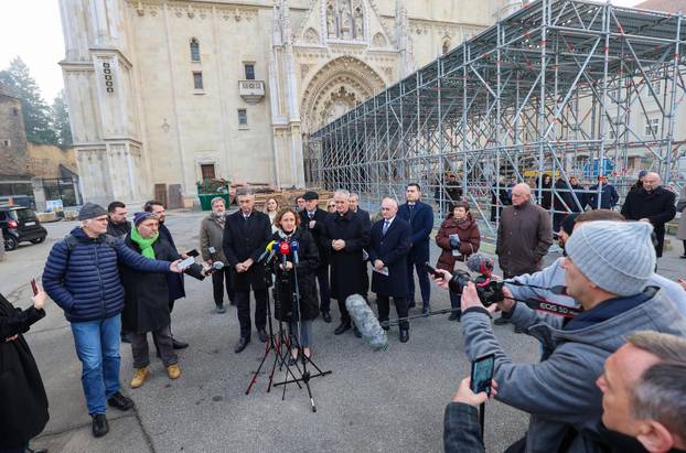Zagreb: Andrej Plenković i mons. Dražen Kutleša obišli i razgledali obnovljenu unutrašnjost katedrale