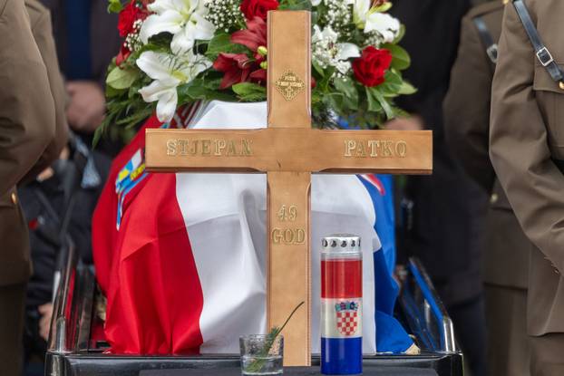 Vukovar: Posljednji ispraćaj i ukop identificiranih posmrtnih ostataka hrvatskog branitelja iz Domovinskog rata Stjepana Patka 