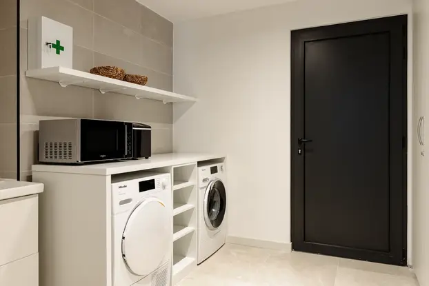 FOTO Prekrasna vila na Hvaru dobila je nagradu za dizajn - neprimjetno uranja u okoliš