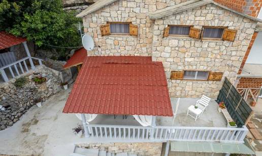 Ova vila u Karlobagu ima svoju plažu i pristanište za brod, nećete vjerovati koliko košta