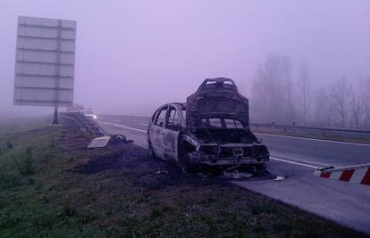Na autocesti A3 gorio Renault, nitko nije htio pomoći vozaču