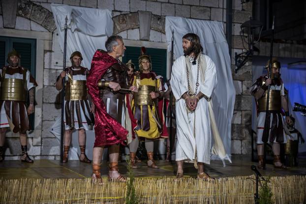 U Imotskom na Cvjetnicu uprizorena „Imotska Muka“, scenski prikaz Muke Gospodina našega Isusa Krista 