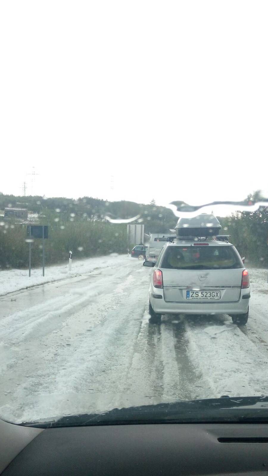 Nezapamćena tuča u Plominu: Sve se bijeli, kao da je  snijeg