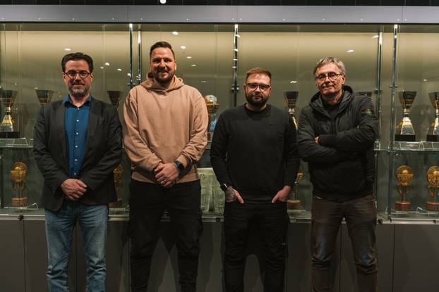 Jedan od ovih osam bit će novi dres Dinama. Koji je najljepši?