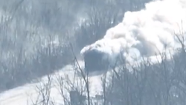 Širi se snimka ruskog kamiona obavijenog dimom! Nisu ga pogodili. To je nova taktika