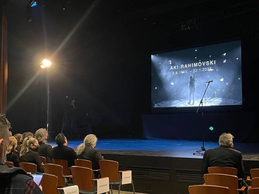 Komemoracija za Akija: Budimo ponosni što smo živjeli kad i on. Osjetili smo tu energiju s bine