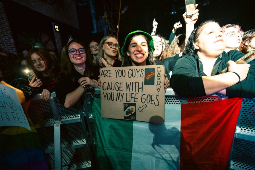 Joker Out rasplesao je Tvornicu Kulture: Hrvatice na pozornicu bacale ružičaste grudnjake...