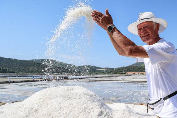 Berba soli u Stonskoj solani
