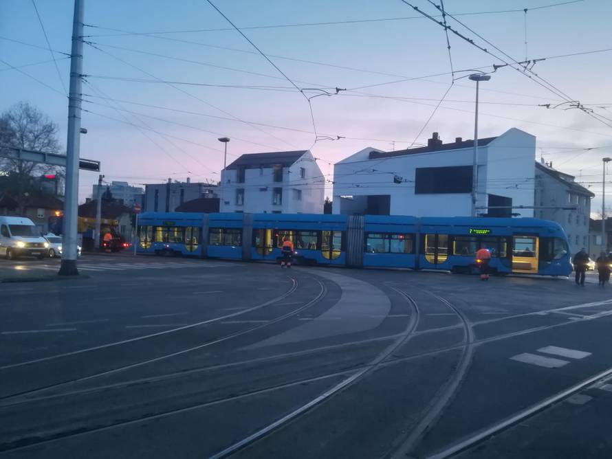 Tramvaj iskočio iz tračnica na Držićevoj: Promet normaliziran