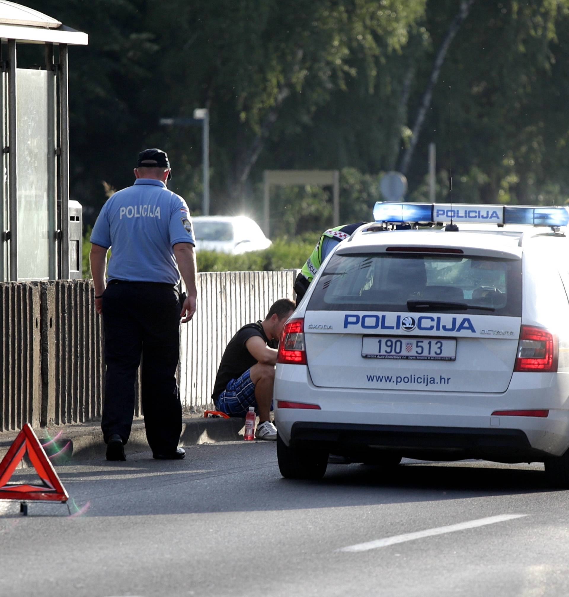 Četvero lakše ozlijeđeno u sudaru auta i Hitne pomoći