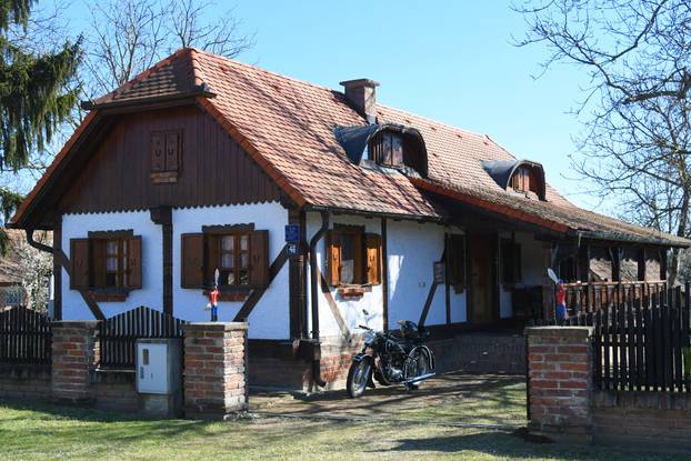 Podravske Sesvete: Umjetnička etno kuća Luka