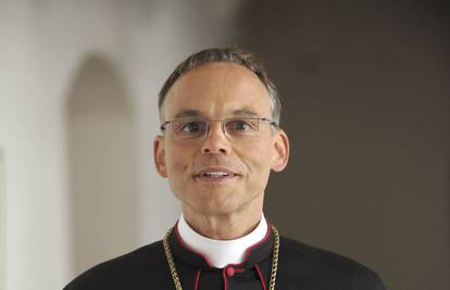 'Biskup de-luxe' ponudio svoju ostavku, papa Franjo prihvatio