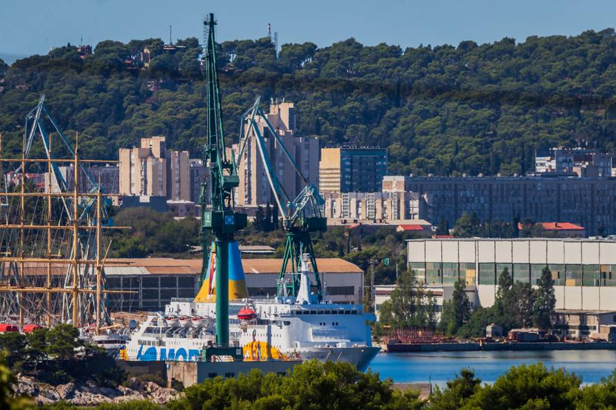 Pogled na brod Moby Drea koji se i dalje nalazi u splitskom škveru