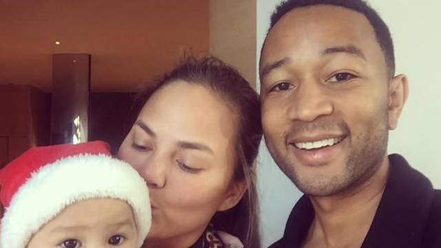 John Legend otkrio: Naša Luna zbog poklona počela je puzati