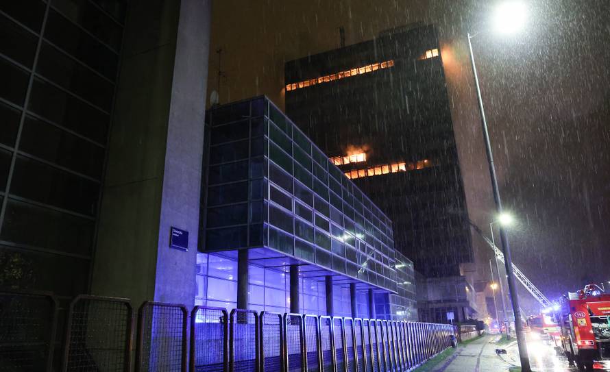 Zagreb: Pozar u Vjesnikovom neboderu