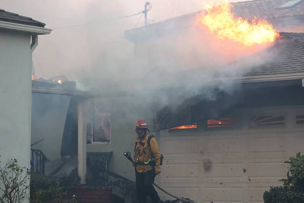 100 FOTOGRAFIJA UŽASA Ovo su vatrogasci snimili u paklu LA-a!