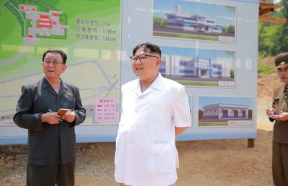 Kim Jong-un je u strahu da će ga ubiti pa utjehu traži u hrani