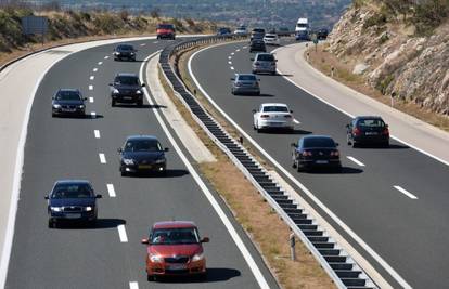 Na autocesti A3 Mercedesom i Audijem vozili preko 200 km/h