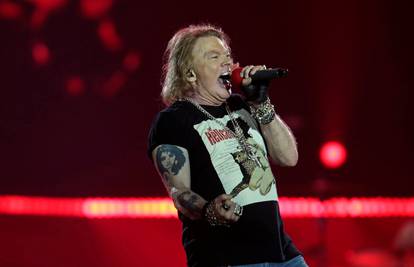 Frontmen benda Guns N' Roses izgledom šokirao obožavatelje: 'Trebao je ostaviti lice na miru'