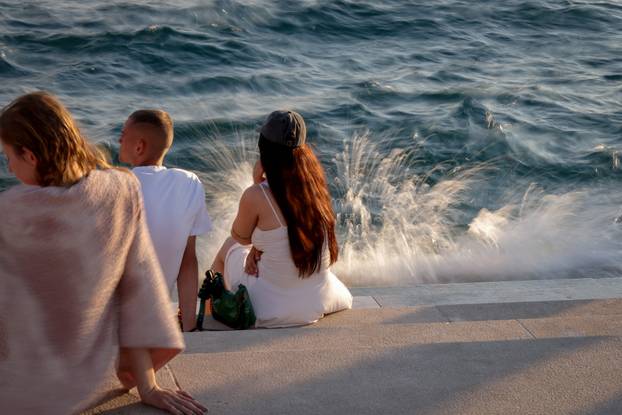 Zadar: Turisti uživaju u šetnji gradom