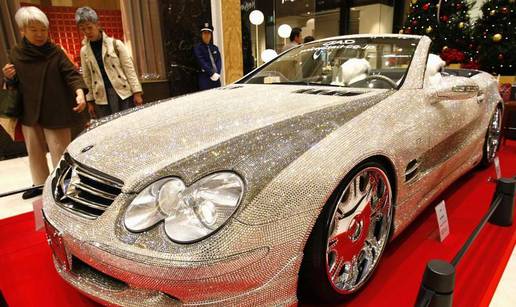 Japanski biznismeni uzdišu za Swarovski Mercedesom