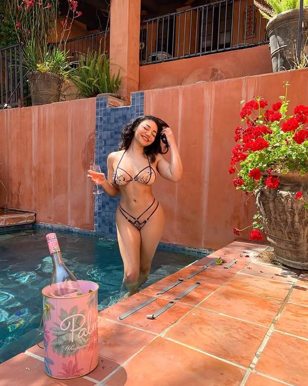 FOTO Evo zašto svi vole gledati dok Jessica vježba: 'Poze kakve ja radim  još niste vidjeli...'