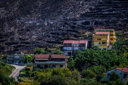 FOTO Crna, spaljena zemlja: Prizori opožarene Žrnovnice