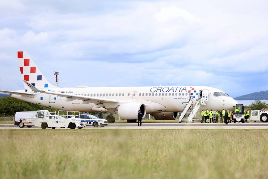 Split: Avion Croatia Airlinesa izletio sa staze